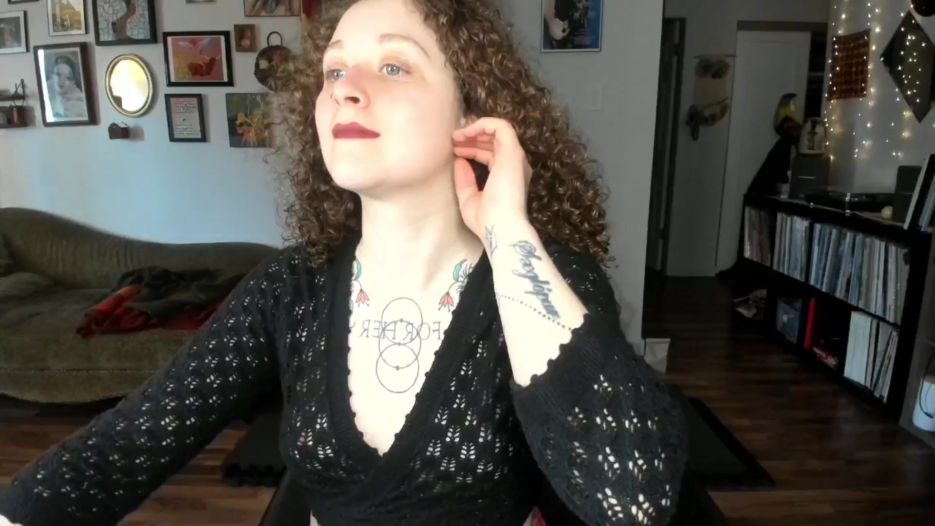 Gallery image thumbnail from PeachyQueen_'s myfreecams stream on, 04/03/2025, 18:09 image 12 of 20