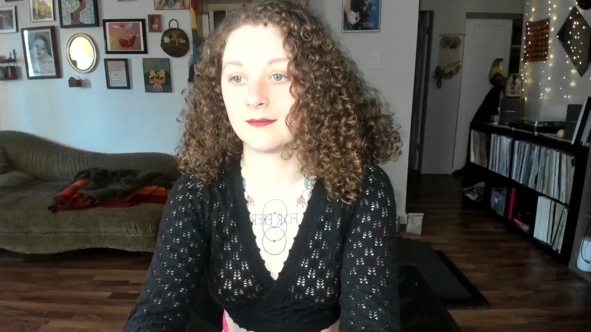 Gallery image thumbnail from PeachyQueen_'s myfreecams stream on, 04/03/2025, 18:09 image 17 of 20