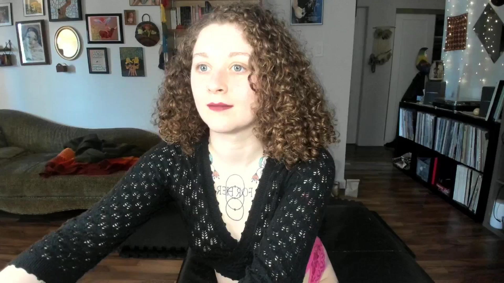 Gallery image thumbnail from PeachyQueen_'s myfreecams stream on, 04/03/2025, 20:16 image 2 of 20