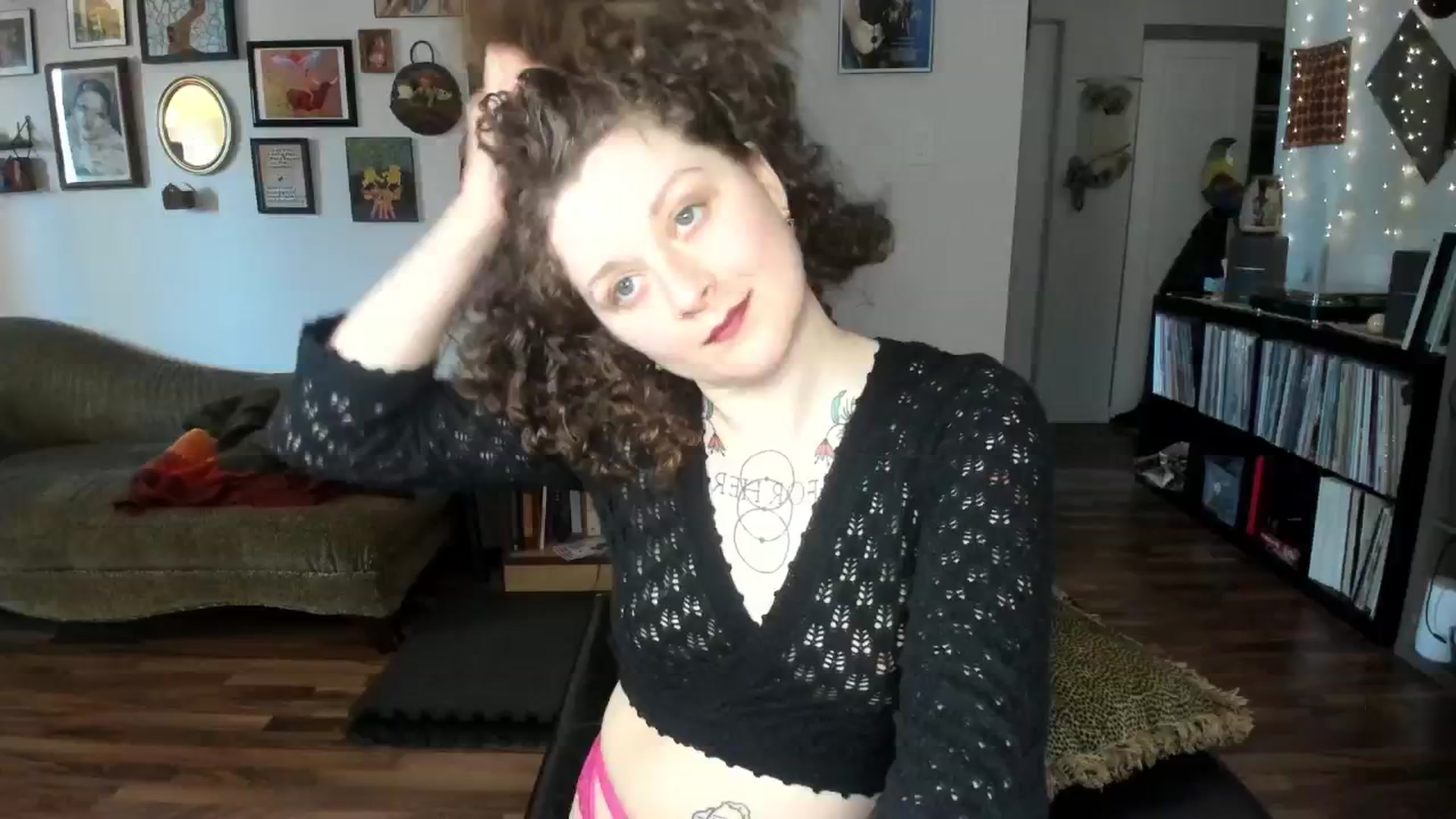 Gallery image thumbnail from PeachyQueen_'s myfreecams stream on, 04/03/2025, 20:16 image 17 of 20