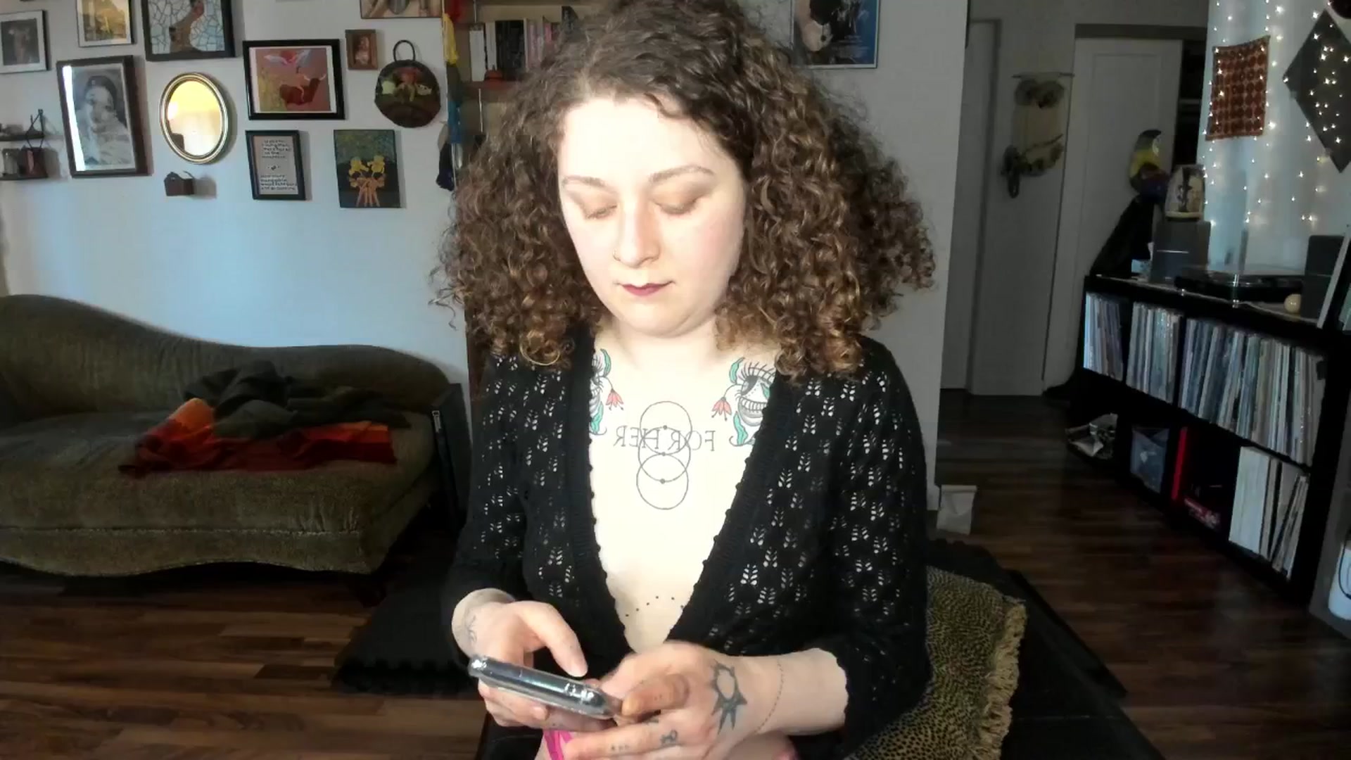 Gallery image thumbnail from PeachyQueen_'s myfreecams stream on, 04/03/2025, 21:12 image 11 of 20