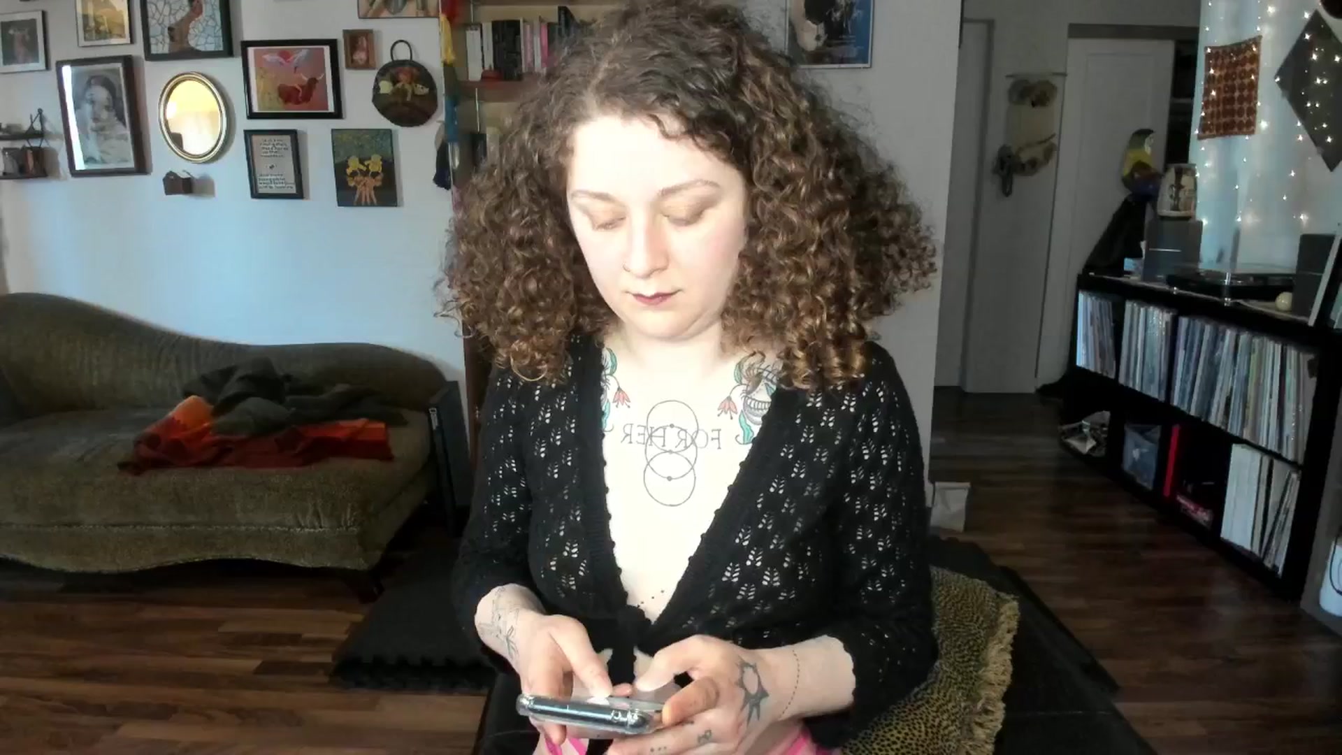 Gallery image thumbnail from PeachyQueen_'s myfreecams stream on, 04/03/2025, 21:12 image 14 of 20