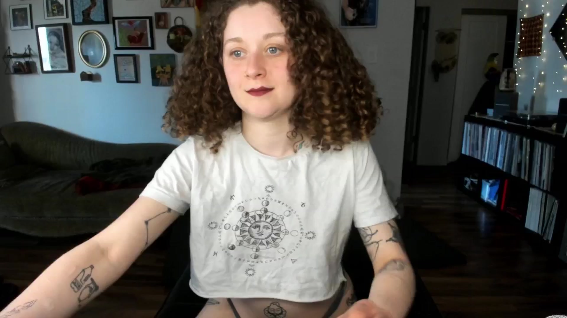 Gallery image thumbnail from PeachyQueen_'s myfreecams stream on, 04/04/2025, 20:48 image 2 of 20