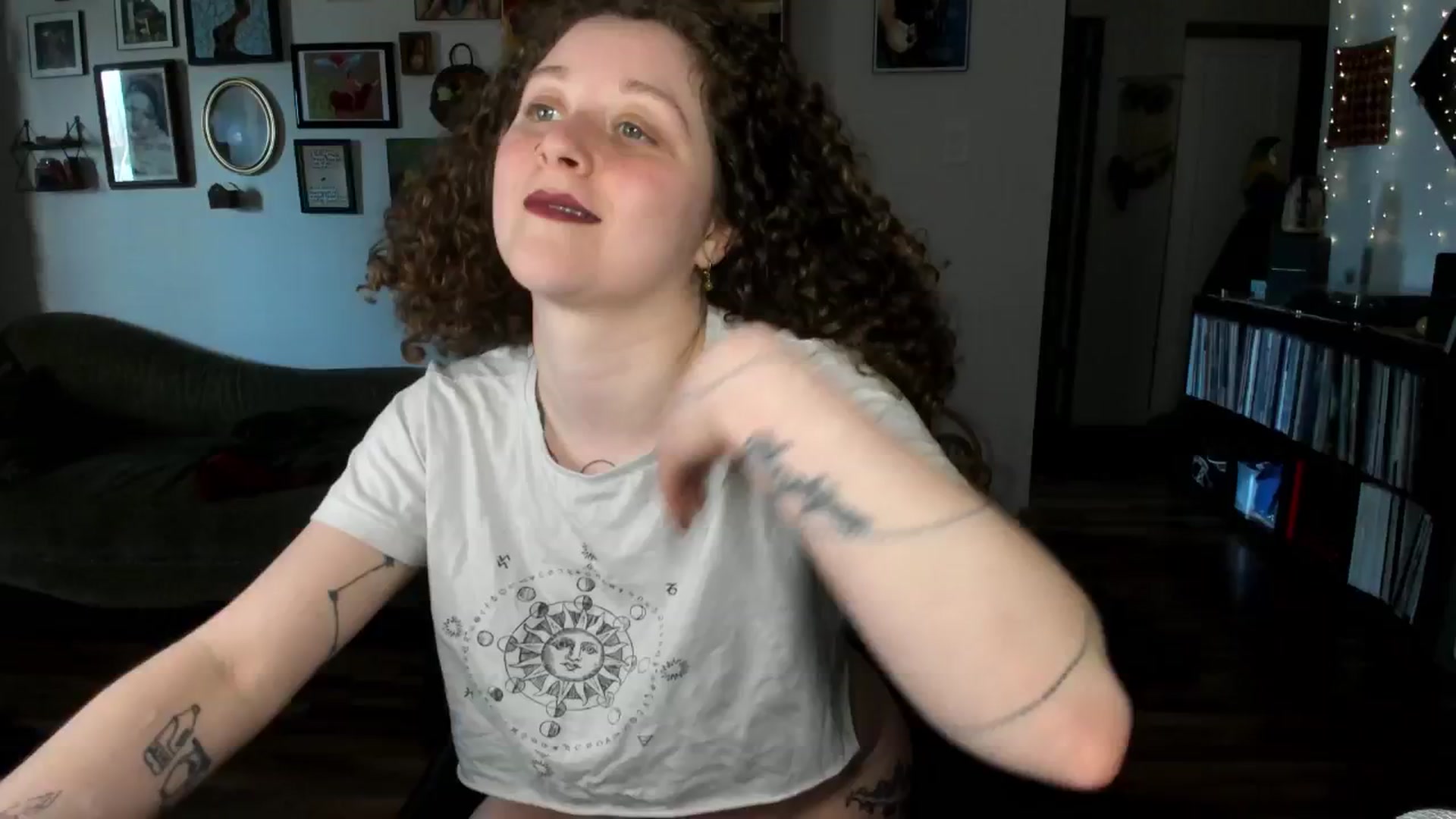 Gallery image thumbnail from PeachyQueen_'s myfreecams stream on, 04/04/2025, 20:48 image 3 of 20
