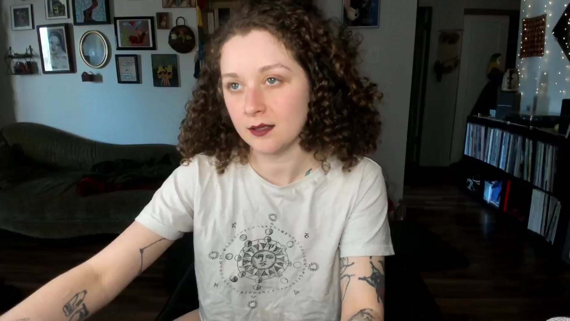 Gallery image thumbnail from PeachyQueen_'s myfreecams stream on, 04/04/2025, 20:48 image 4 of 20