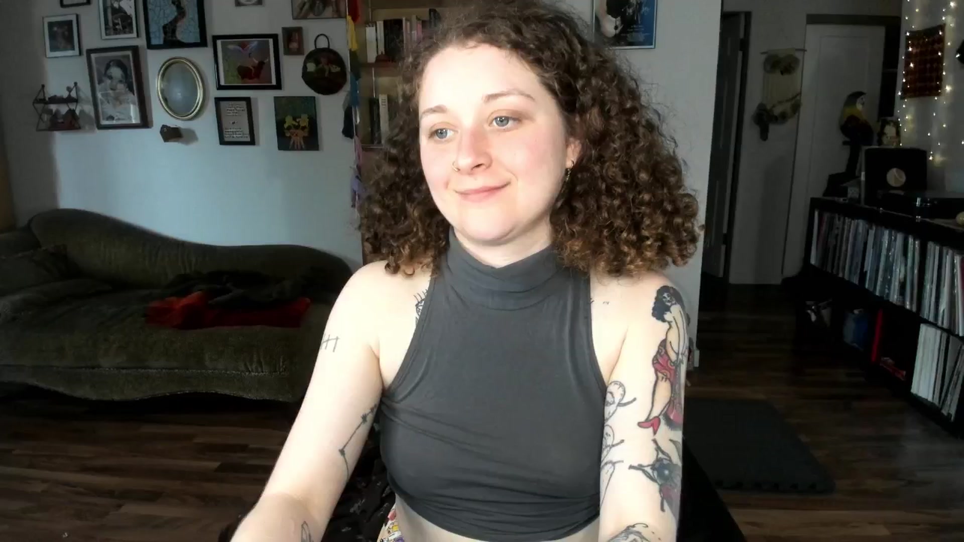 Gallery image thumbnail from PeachyQueen_'s myfreecams stream on, 04/08/2025, 18:26 image 19 of 20