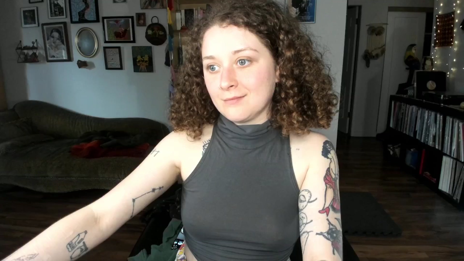 Gallery image thumbnail from PeachyQueen_'s myfreecams stream on, 04/08/2025, 18:26 image 5 of 20