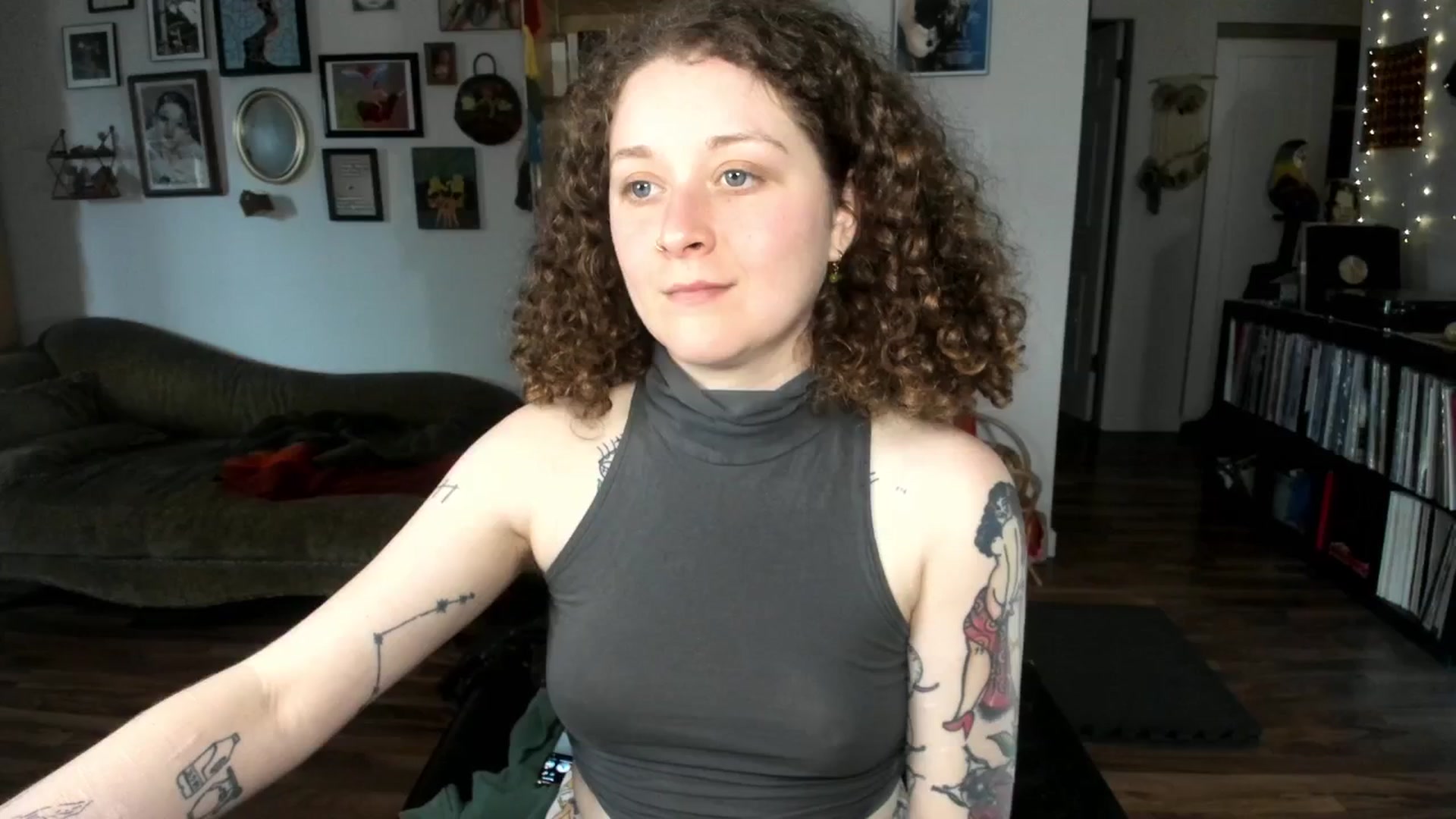 Gallery image thumbnail from PeachyQueen_'s myfreecams stream on, 04/08/2025, 18:26 image 2 of 20