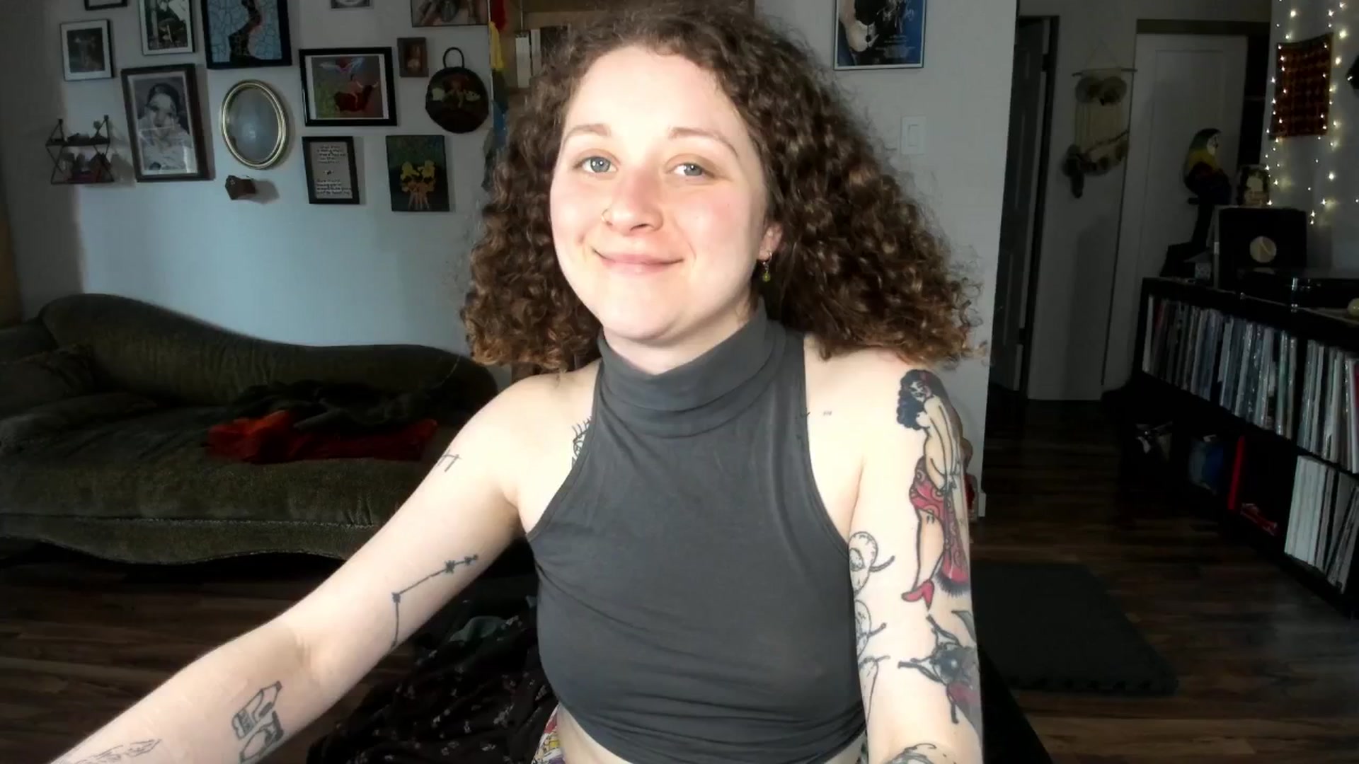 Gallery image thumbnail from PeachyQueen_'s myfreecams stream on, 04/08/2025, 18:26 image 17 of 20