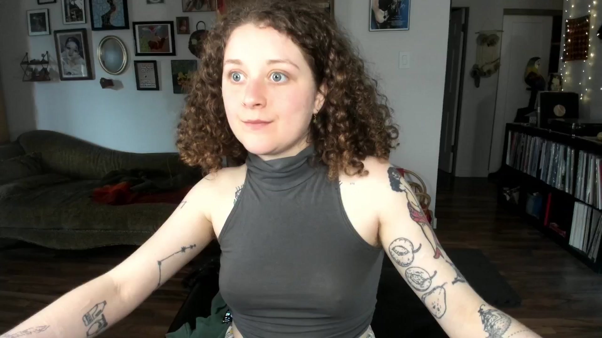 Gallery image thumbnail from PeachyQueen_'s myfreecams stream on, 04/08/2025, 18:26 image 4 of 20