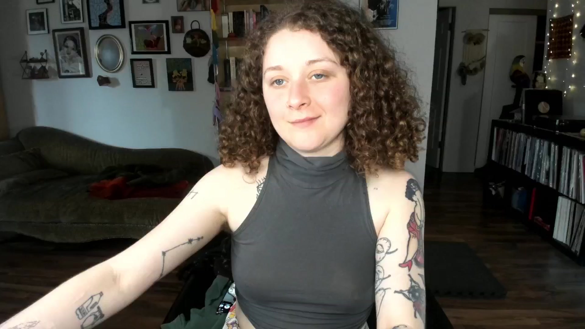 Gallery image thumbnail from PeachyQueen_'s myfreecams stream on, 04/08/2025, 18:26 image 3 of 20