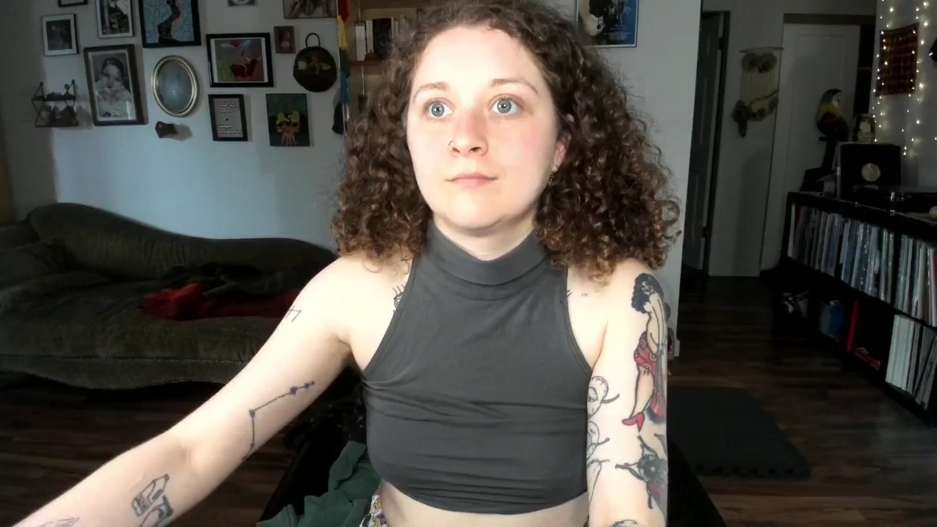 Gallery image thumbnail from PeachyQueen_'s myfreecams stream on, 04/08/2025, 18:26 image 11 of 20