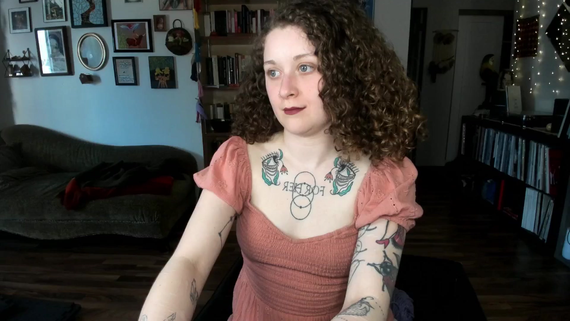 Gallery image thumbnail from PeachyQueen_'s myfreecams stream on, 04/09/2025, 19:17 image 8 of 20