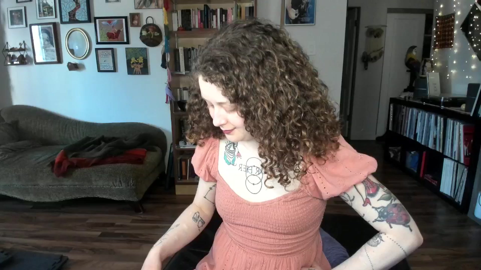 Gallery image thumbnail from PeachyQueen_'s myfreecams stream on, 04/09/2025, 19:17 image 11 of 20