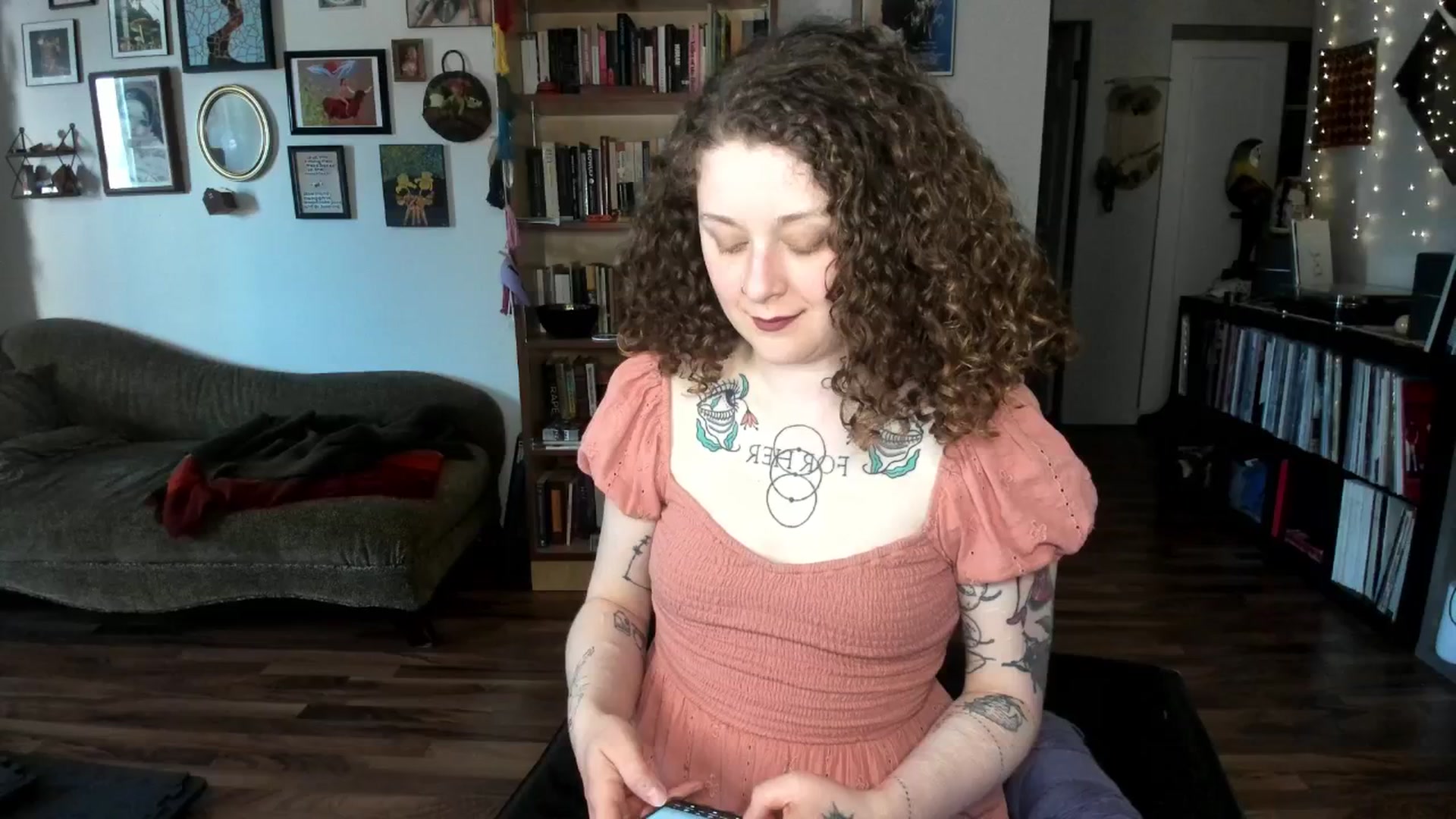 Gallery image thumbnail from PeachyQueen_'s myfreecams stream on, 04/09/2025, 19:17 image 7 of 20