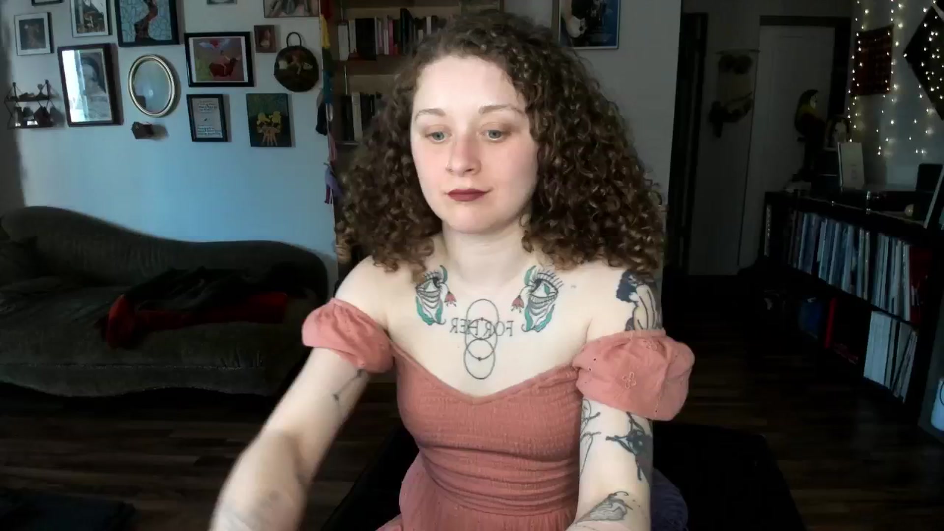 Gallery image thumbnail from PeachyQueen_'s myfreecams stream on, 04/09/2025, 19:17 image 12 of 20