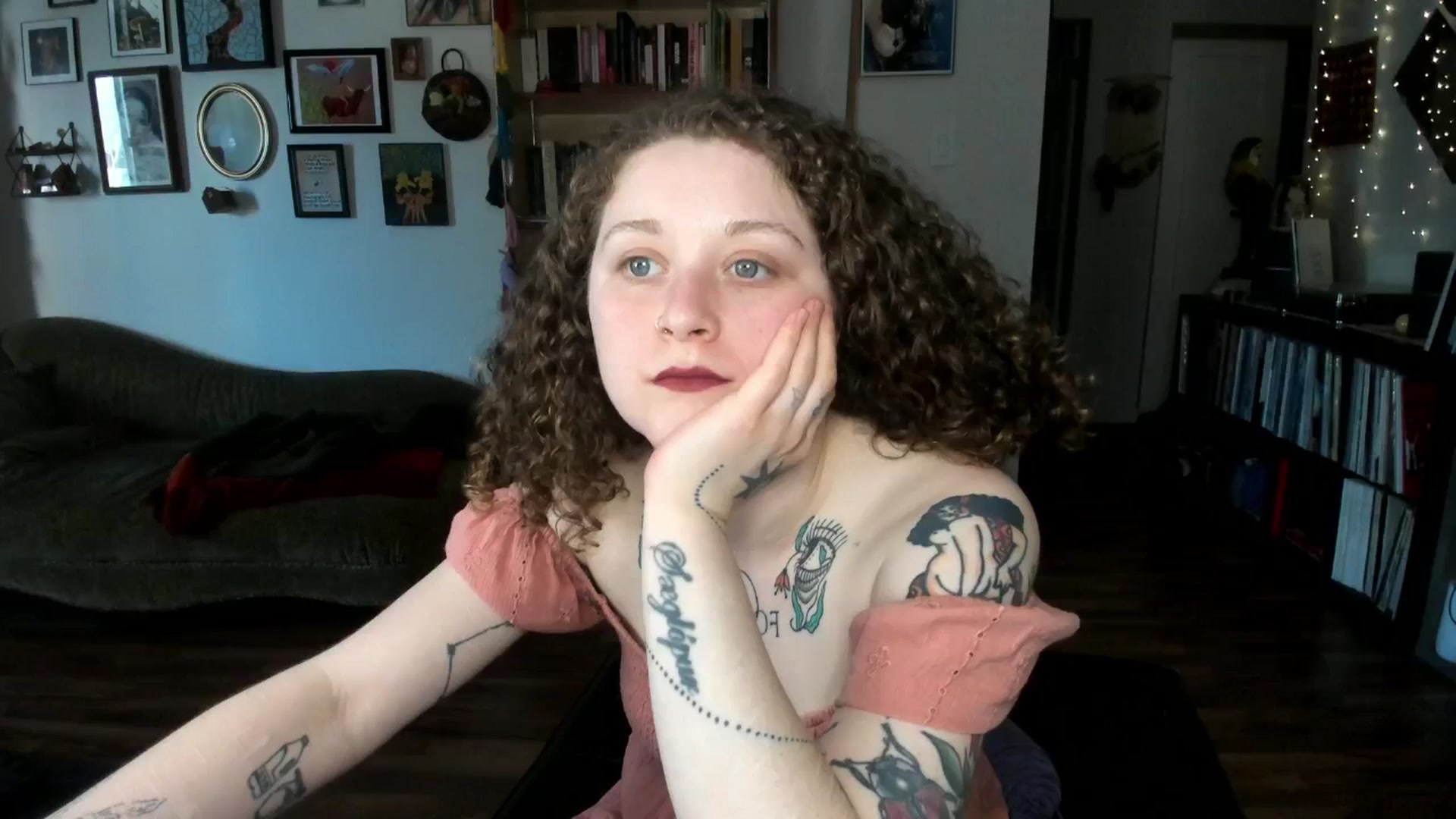 Gallery image thumbnail from PeachyQueen_'s myfreecams stream on, 04/09/2025, 19:17 image 13 of 20