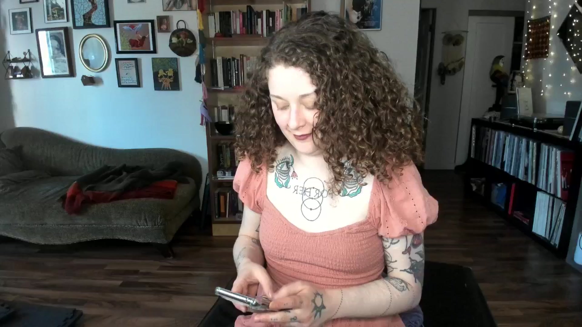 Gallery image thumbnail from PeachyQueen_'s myfreecams stream on, 04/09/2025, 19:17 image 9 of 20
