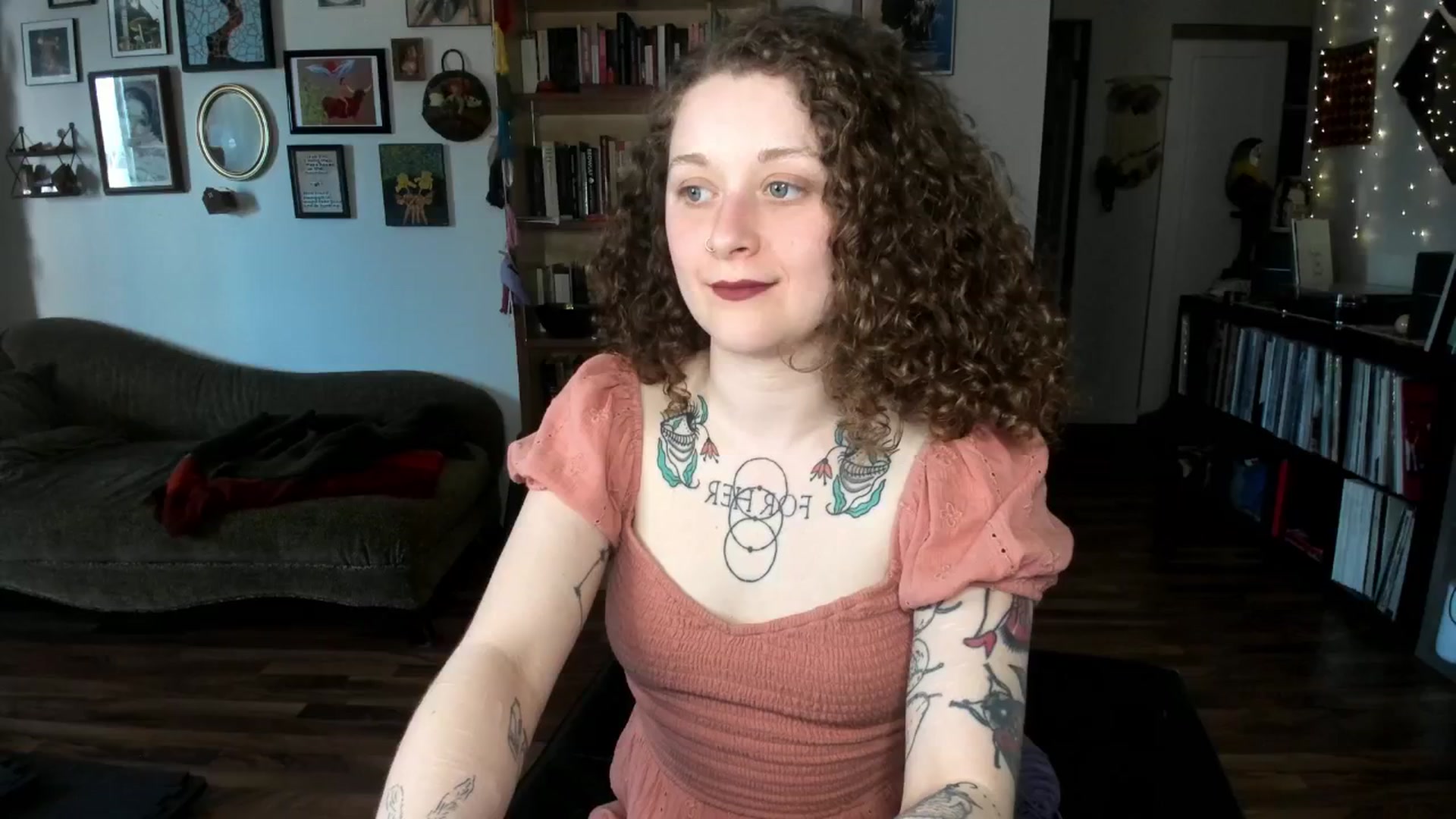 Gallery image thumbnail from PeachyQueen_'s myfreecams stream on, 04/09/2025, 19:17 image 10 of 20