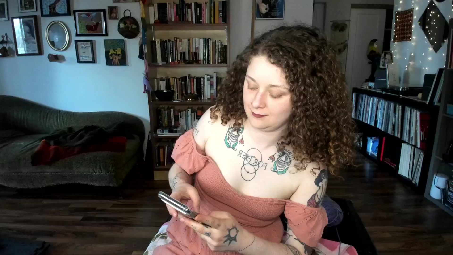 Gallery image thumbnail from PeachyQueen_'s myfreecams stream on, 04/09/2025, 20:54 image 10 of 20