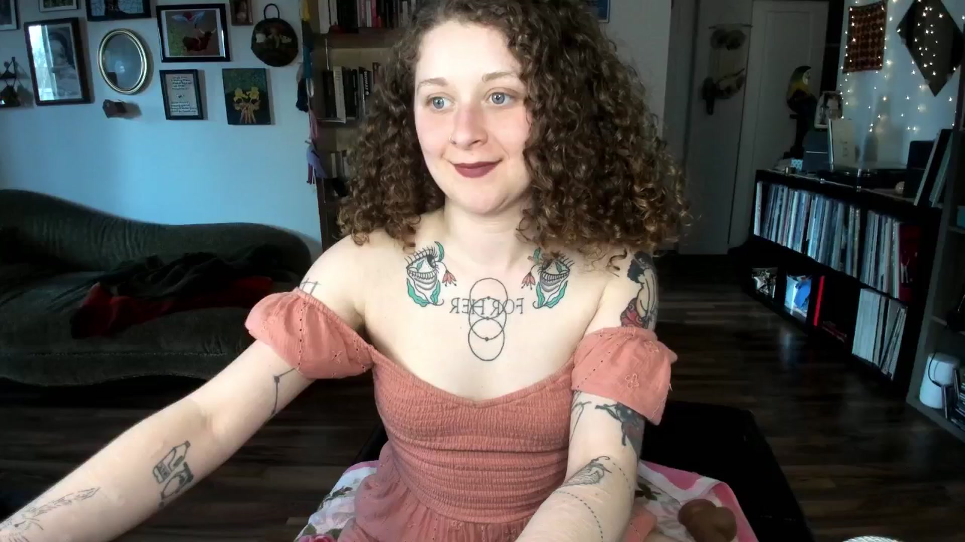 Gallery image thumbnail from PeachyQueen_'s myfreecams stream on, 04/09/2025, 20:54 image 15 of 20