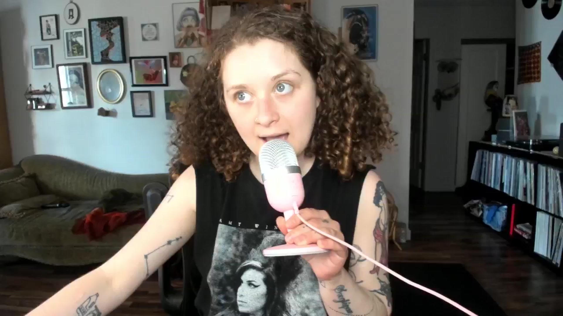 Gallery image thumbnail from PeachyQueen_'s myfreecams stream on, 04/11/2025, 20:40 image 1 of 20