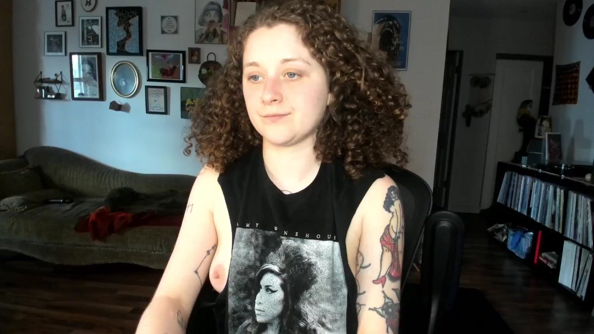 Gallery image thumbnail from PeachyQueen_'s myfreecams stream on, 04/11/2025, 20:40 image 12 of 20