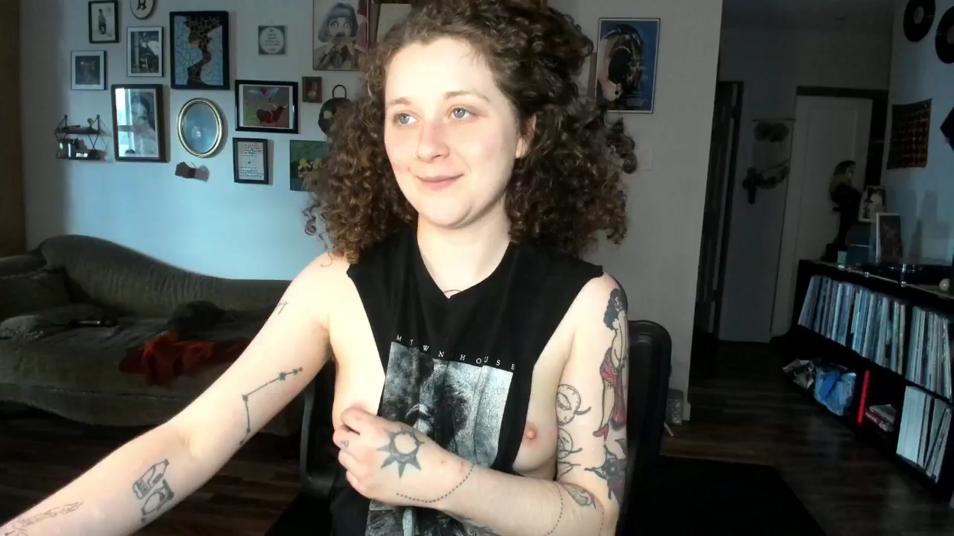 Gallery image thumbnail from PeachyQueen_'s myfreecams stream on, 04/11/2025, 20:40 image 10 of 20