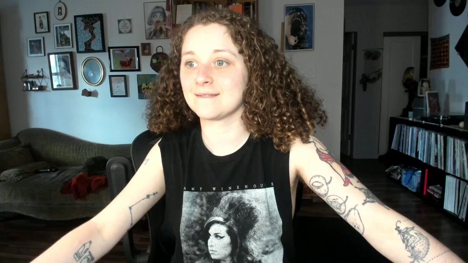 Gallery image thumbnail from PeachyQueen_'s myfreecams stream on, 04/11/2025, 20:40 image 8 of 20