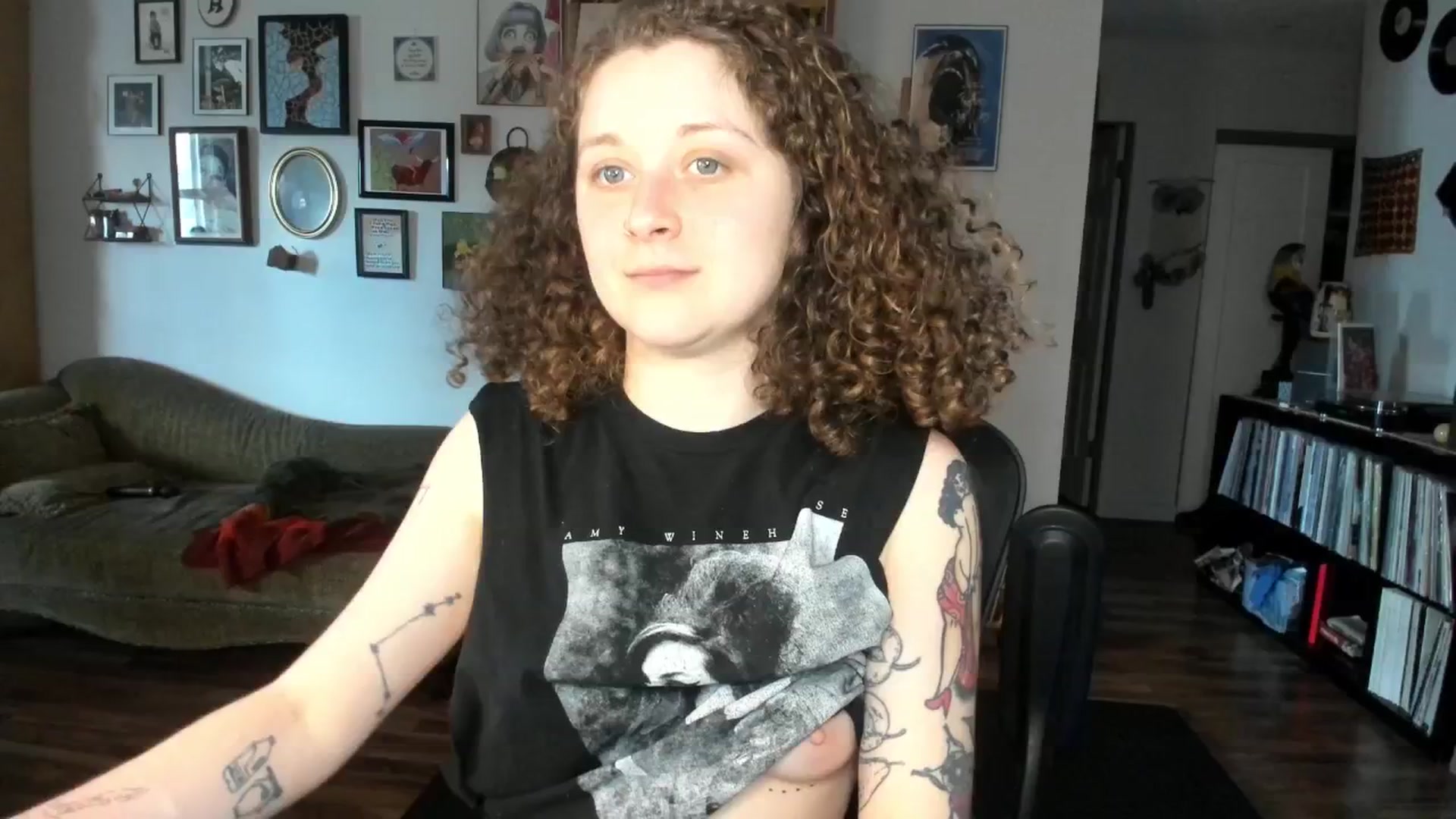 Gallery image thumbnail from PeachyQueen_'s myfreecams stream on, 04/11/2025, 20:40 image 20 of 20