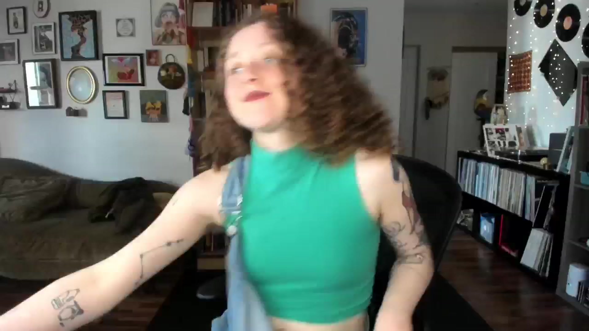 Gallery image thumbnail from PeachyQueen_'s myfreecams stream on, 04/22/2025, 22:18 image 8 of 20