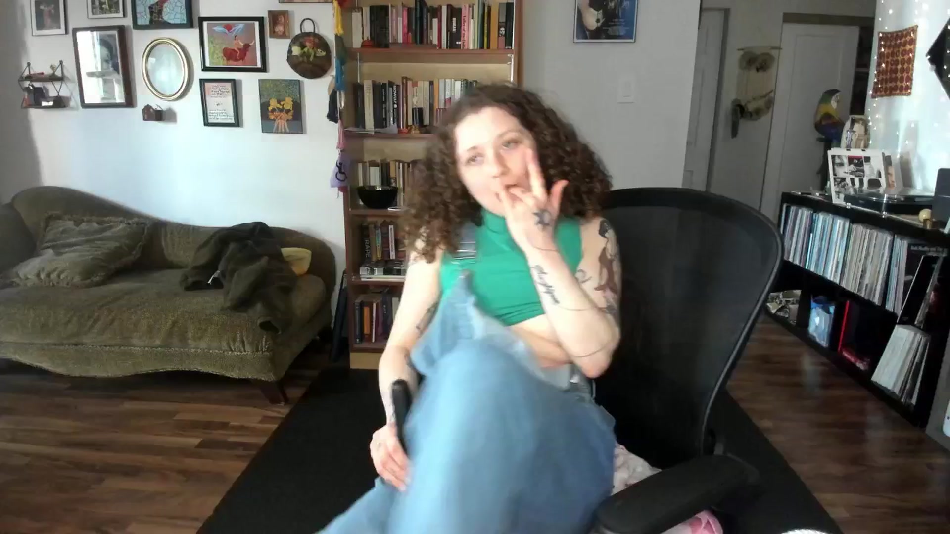 Gallery image thumbnail from PeachyQueen_'s myfreecams stream on, 04/22/2025, 22:18 image 18 of 20