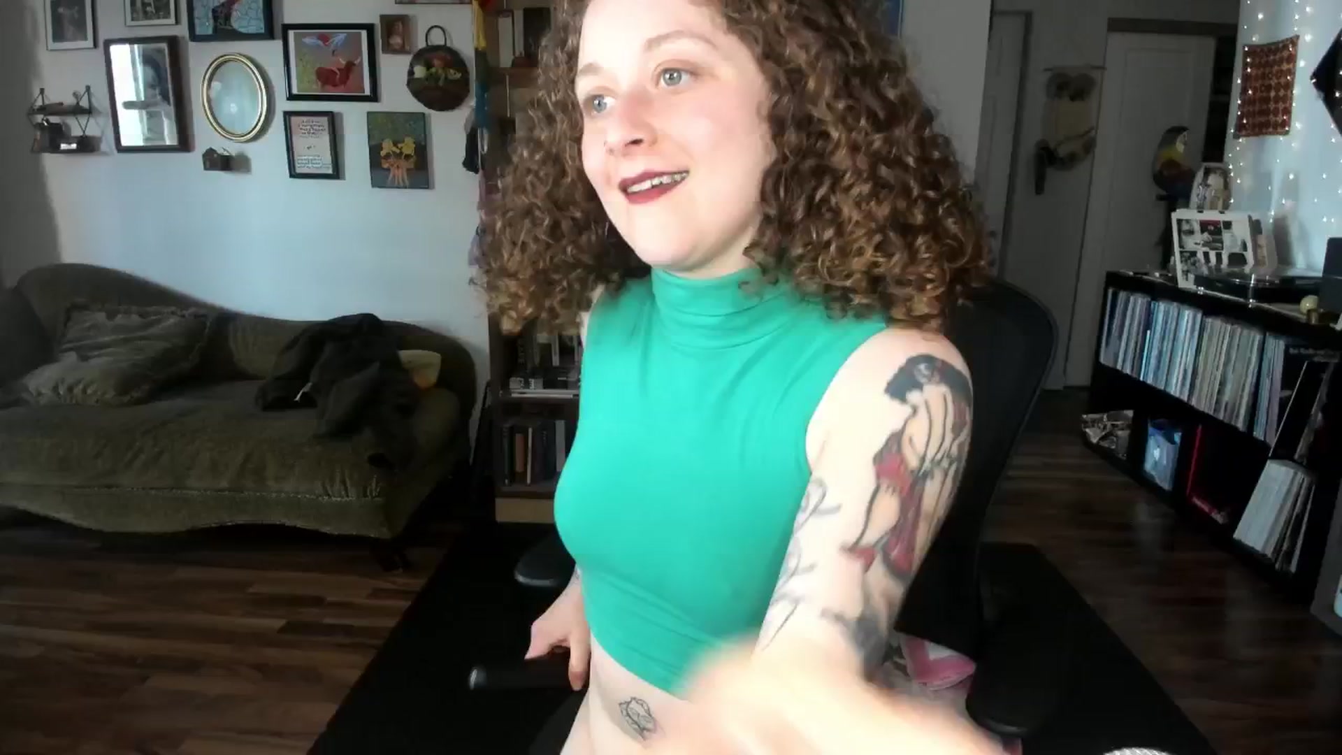 Gallery image thumbnail from PeachyQueen_'s myfreecams stream on, 04/22/2025, 22:18 image 14 of 20