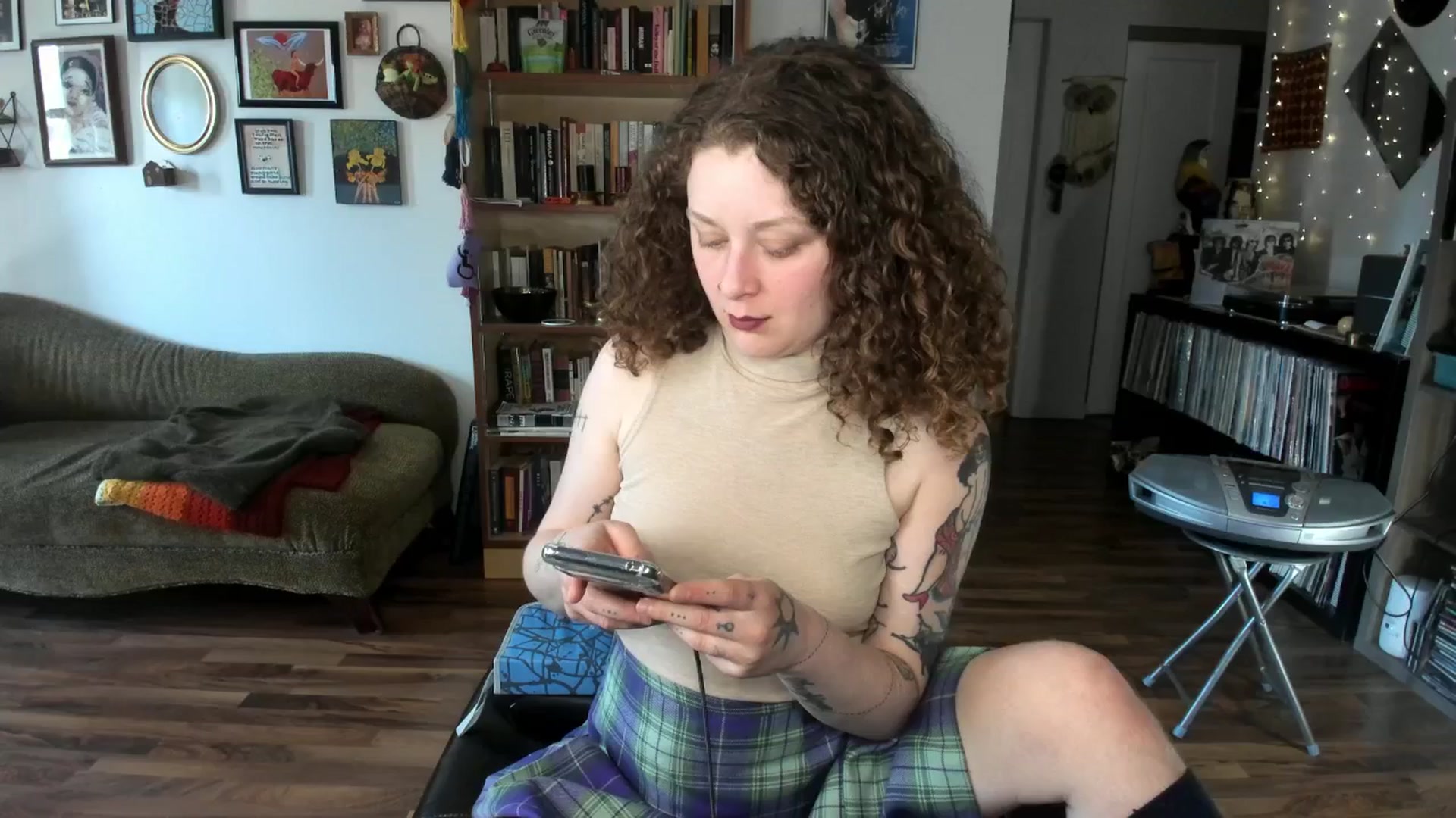 Gallery image thumbnail from PeachyQueen_'s myfreecams stream on, 04/28/2025, 18:16 image 18 of 20