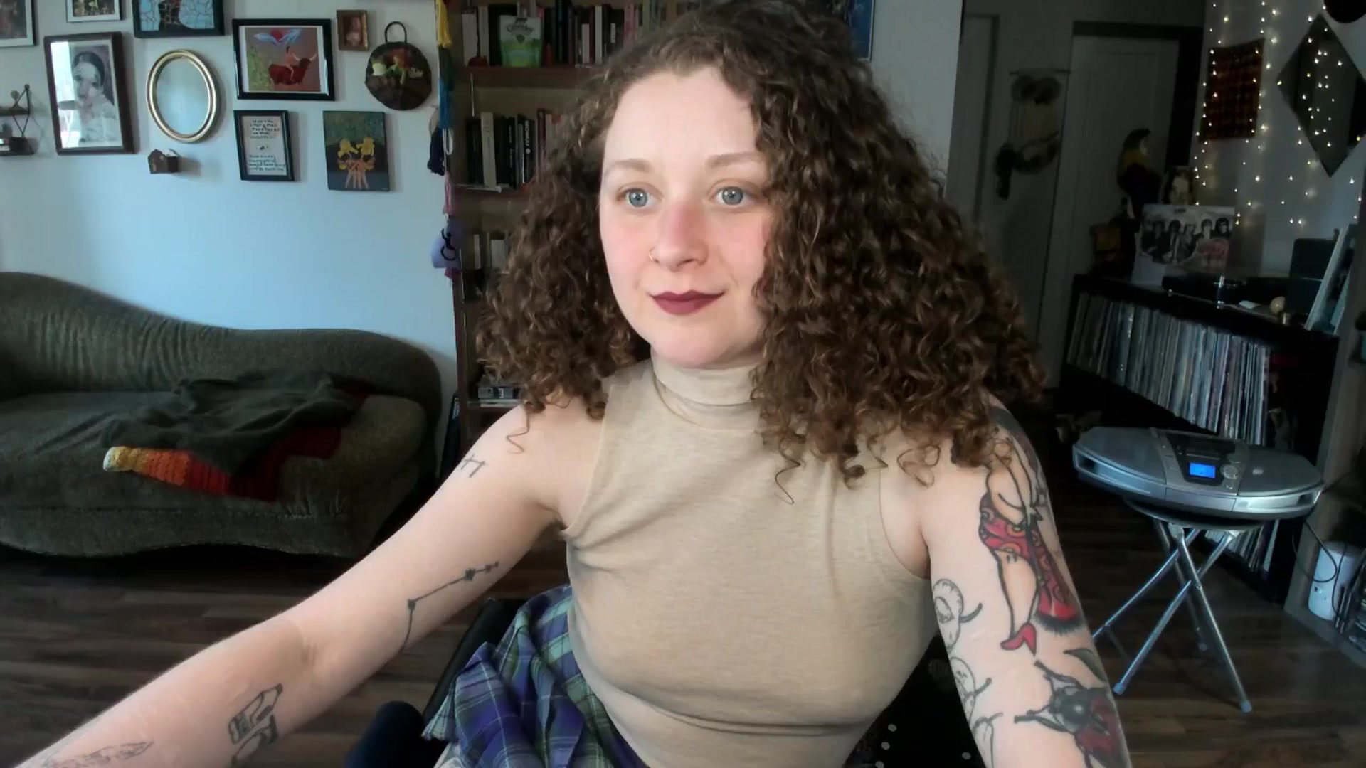 Gallery image thumbnail from PeachyQueen_'s myfreecams stream on, 04/28/2025, 19:03 image 6 of 20