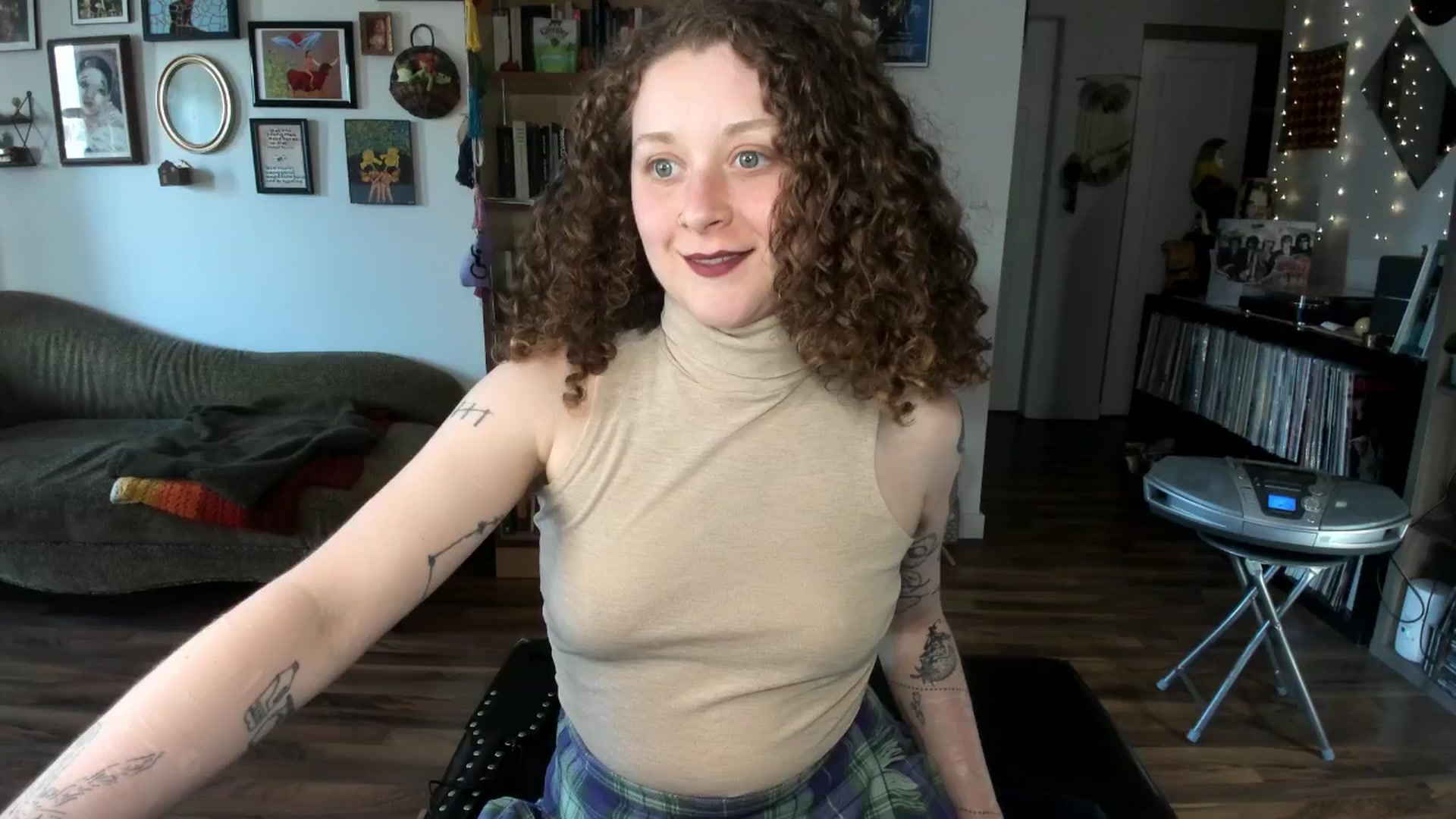 Gallery image thumbnail from PeachyQueen_'s myfreecams stream on, 04/28/2025, 19:03 image 16 of 20