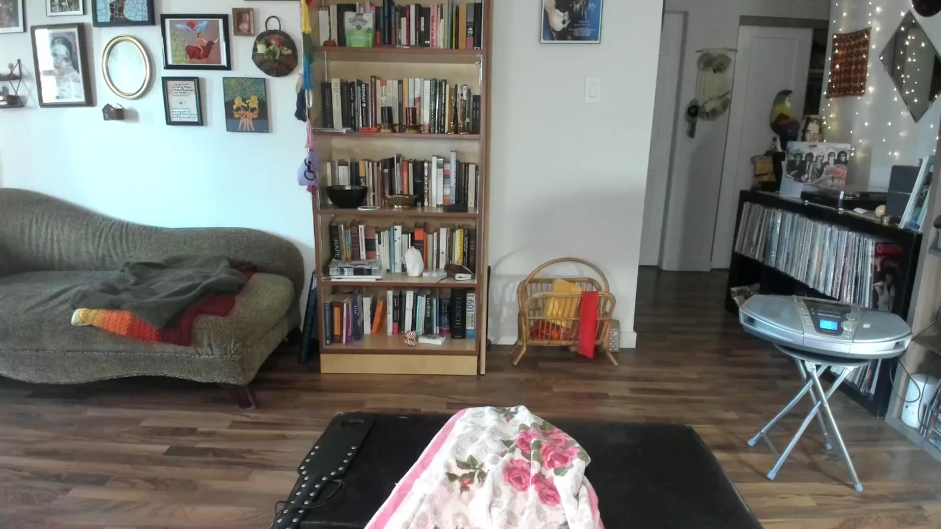 Gallery image thumbnail from PeachyQueen_'s myfreecams stream on, 04/28/2025, 19:03 image 20 of 20