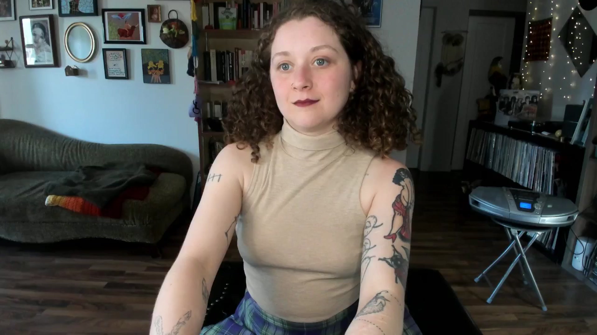 Gallery image thumbnail from PeachyQueen_'s myfreecams stream on, 04/28/2025, 19:03 image 12 of 20