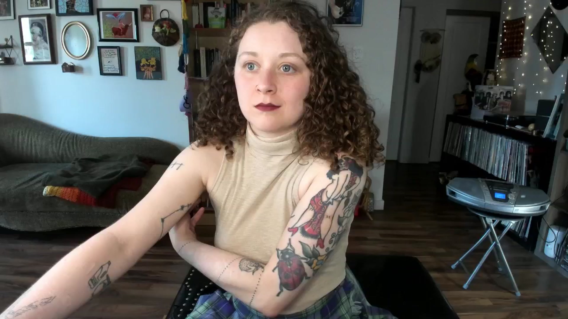Gallery image thumbnail from PeachyQueen_'s myfreecams stream on, 04/28/2025, 19:03 image 13 of 20