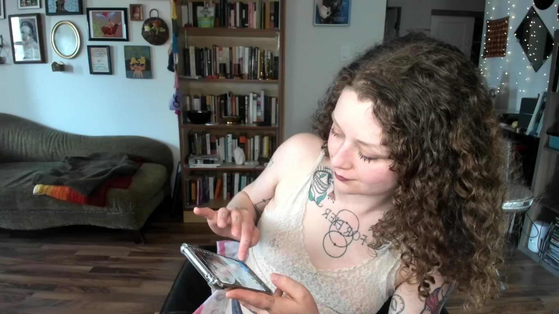 Gallery image thumbnail from PeachyQueen_'s myfreecams stream on, 04/28/2025, 19:37 image 2 of 20