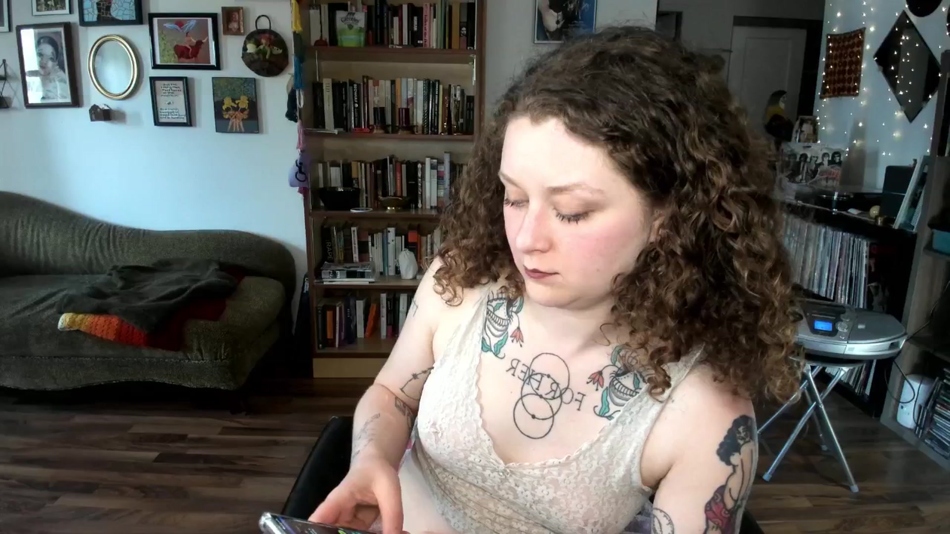 Gallery image thumbnail from PeachyQueen_'s myfreecams stream on, 04/28/2025, 19:37 image 9 of 20