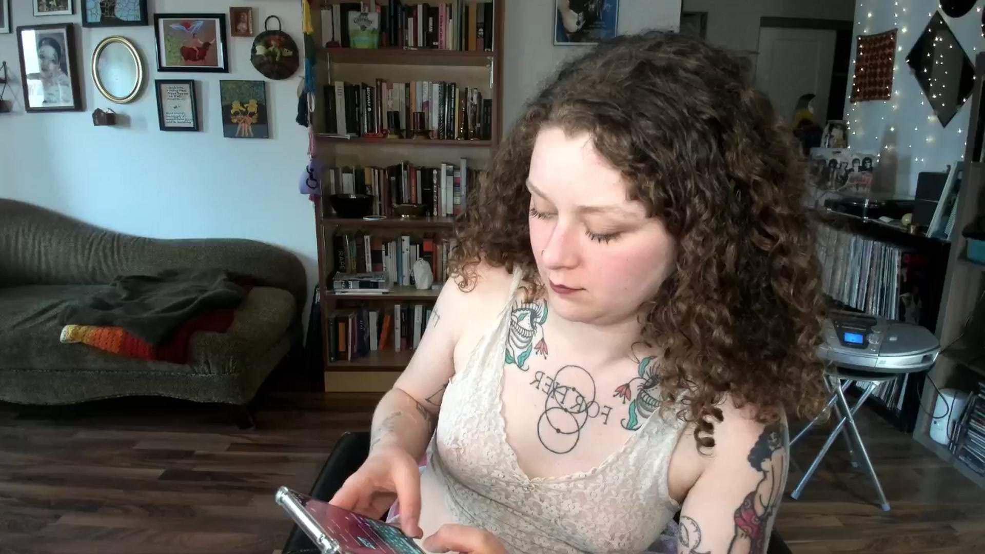 Gallery image thumbnail from PeachyQueen_'s myfreecams stream on, 04/28/2025, 19:37 image 7 of 20