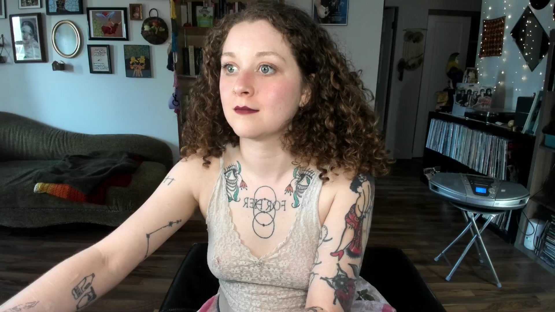 Gallery image thumbnail from PeachyQueen_'s myfreecams stream on, 04/28/2025, 19:37 image 16 of 20