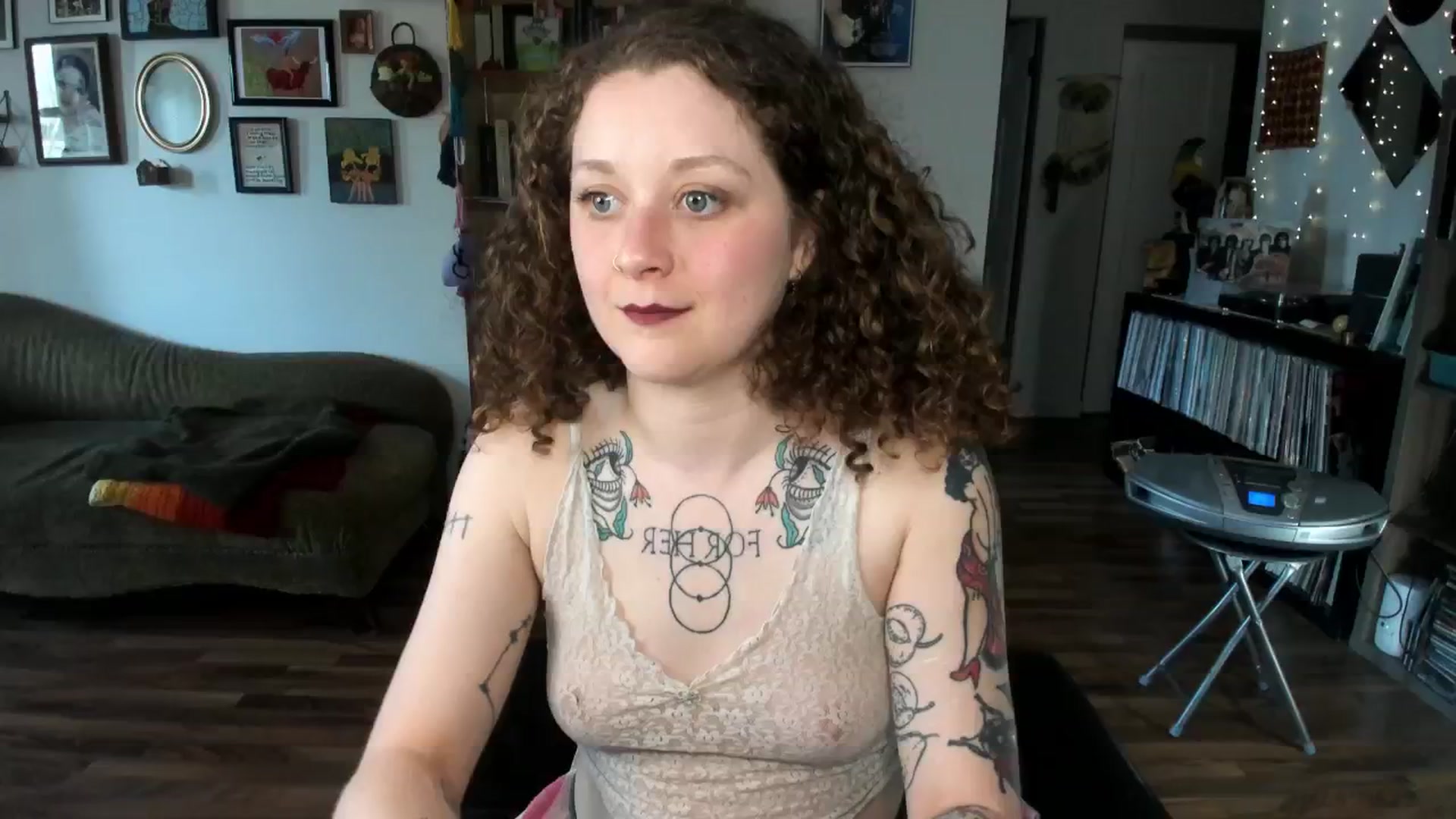 Gallery image thumbnail from PeachyQueen_'s myfreecams stream on, 04/28/2025, 19:37 image 17 of 20