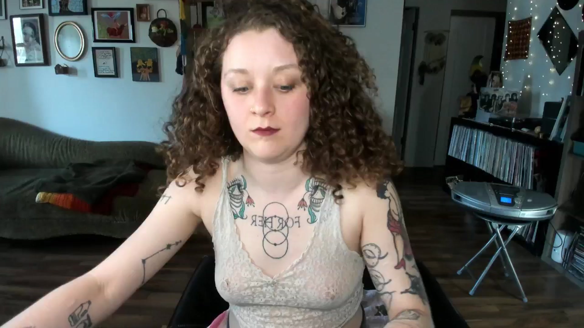 Gallery image thumbnail from PeachyQueen_'s myfreecams stream on, 04/28/2025, 19:37 image 12 of 20