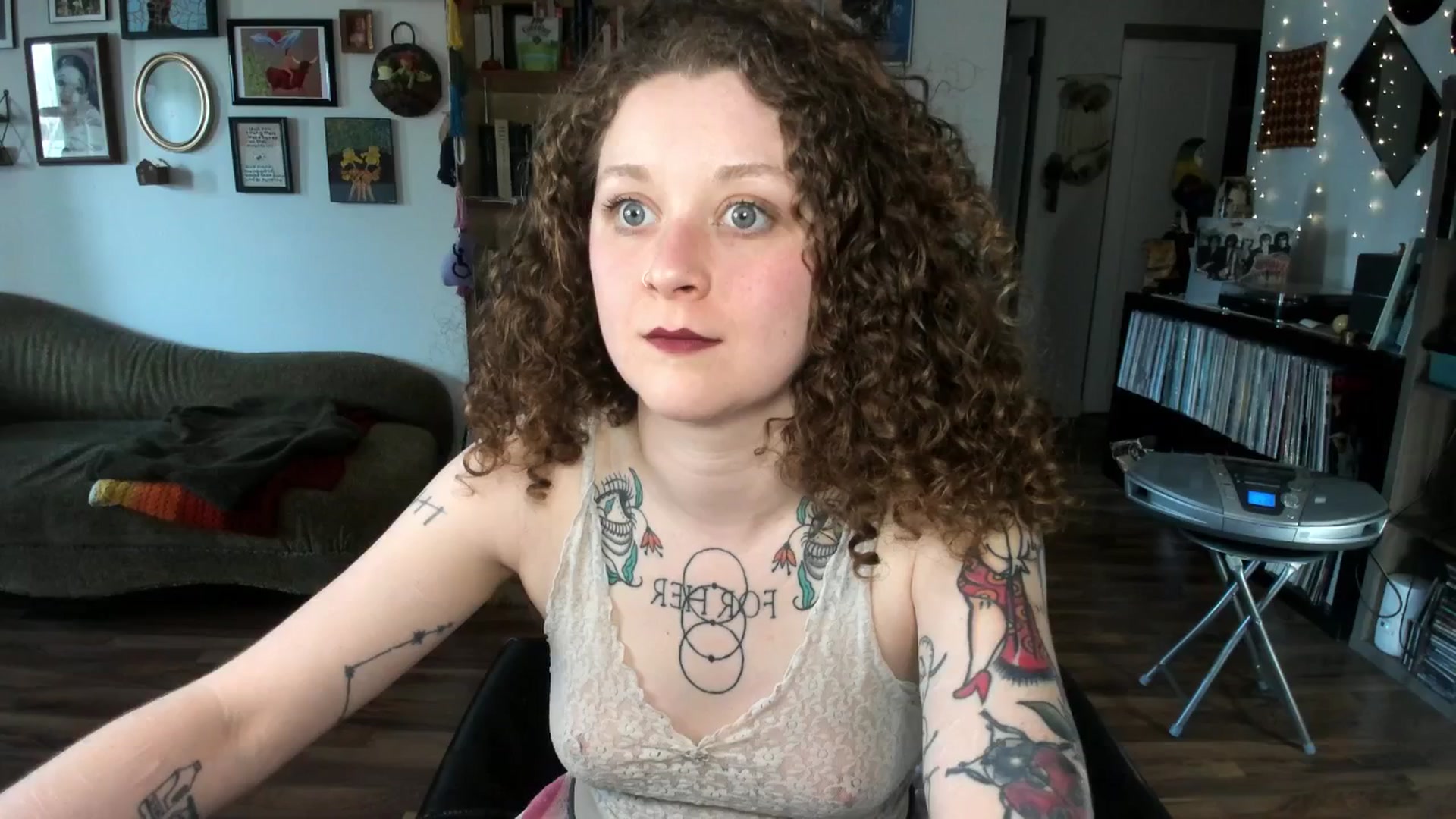 Gallery image thumbnail from PeachyQueen_'s myfreecams stream on, 04/28/2025, 19:37 image 14 of 20