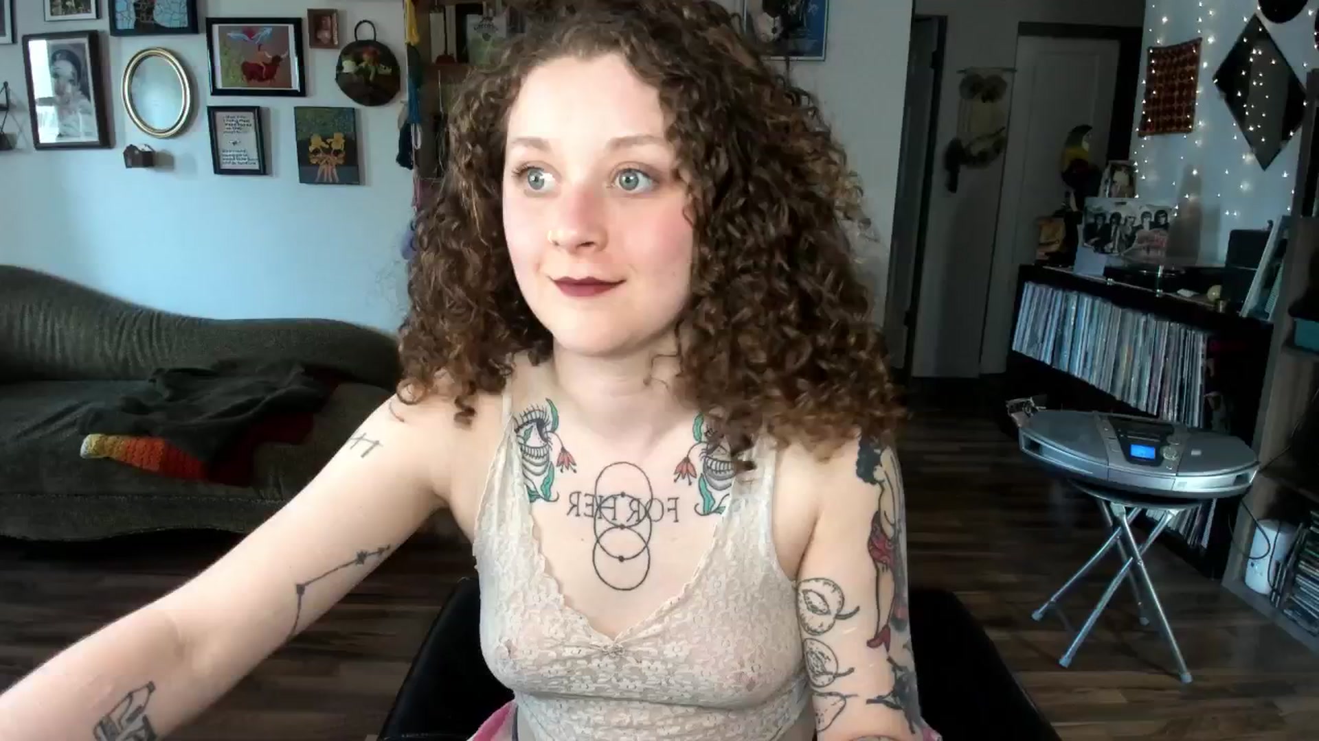 Gallery image thumbnail from PeachyQueen_'s myfreecams stream on, 04/28/2025, 19:37 image 15 of 20