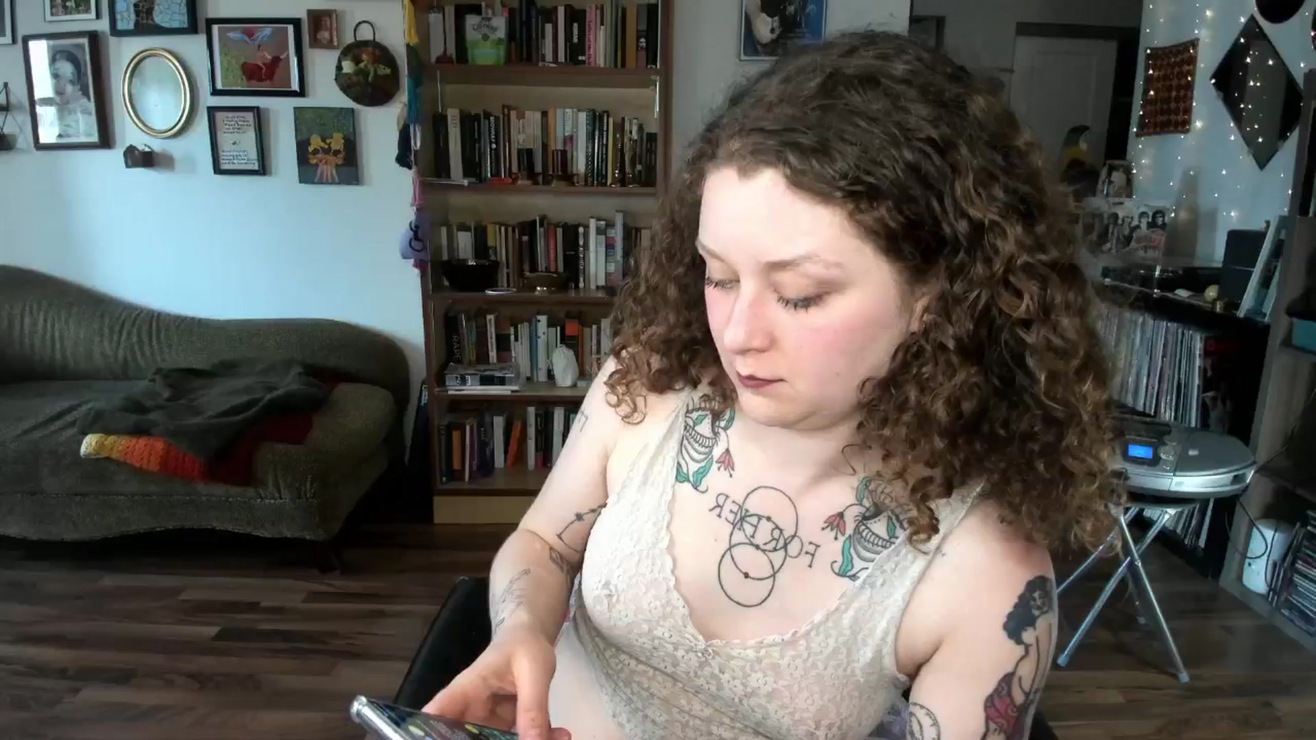 Gallery image thumbnail from PeachyQueen_'s myfreecams stream on, 04/28/2025, 19:37 image 8 of 20