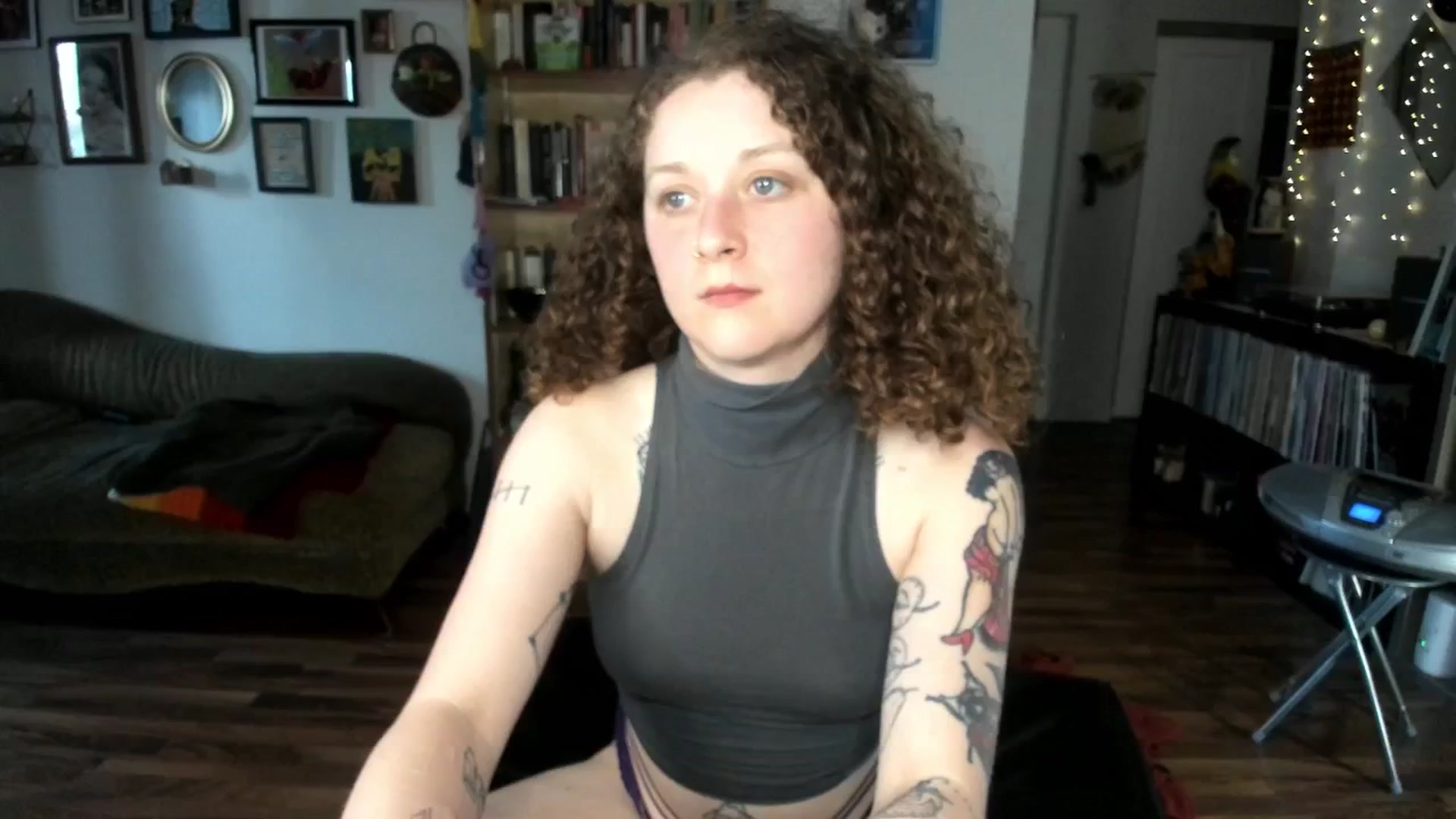 Gallery image thumbnail from PeachyQueen_'s myfreecams stream on, 04/29/2025, 23:50 image 15 of 20