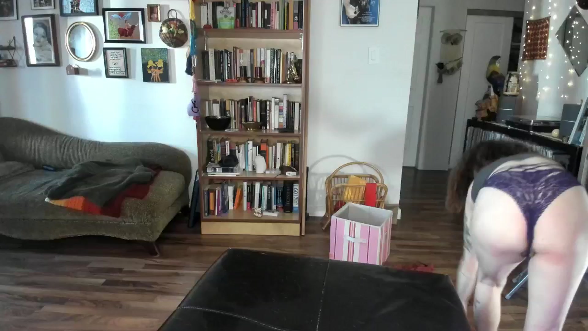 Gallery image thumbnail from PeachyQueen_'s myfreecams stream on, 04/29/2025, 23:50 image 16 of 20